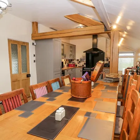 Holiday home Near Bank Corney
